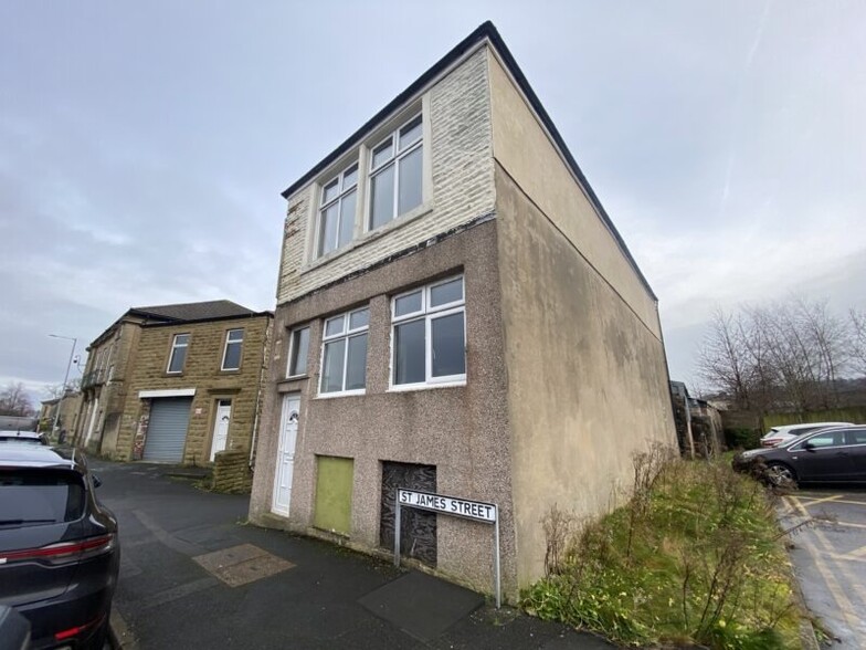 5 Monarch St, Oswaldtwistle for rent - Primary Photo - Image 1 of 1