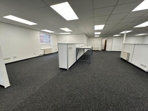 Asquith Av, Morley to rent Interior Photo- Image 2 of 5
