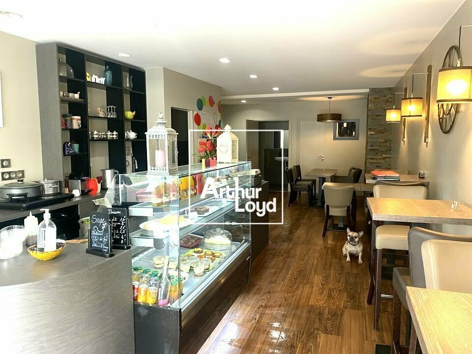 Retail in Melun for sale Interior Photo- Image 1 of 3