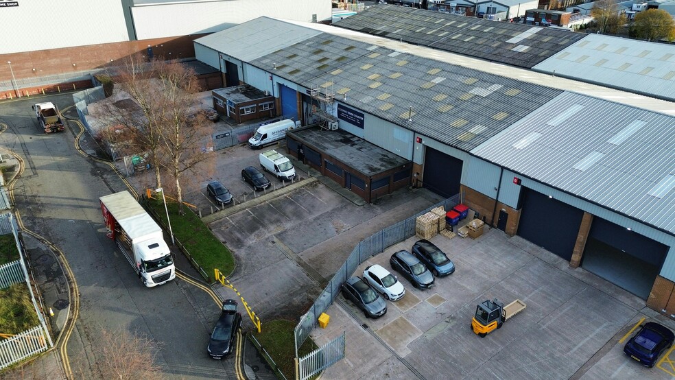 Holloway Dr, Manchester to rent - Building Photo - Image 3 of 10