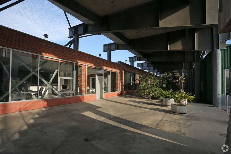 5760-5780 W Jefferson Blvd, Los Angeles, CA for rent - Building Photo - Image 1 of 11