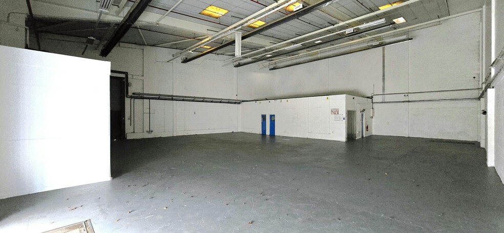 Meridian Trading Estate, Lombard Wall, London for rent - Interior Photo - Image 2 of 2