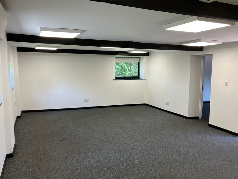 Brittons Ct, Clifton Reynes to rent - Building Photo - Image 3 of 11