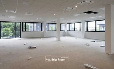 Office in Limonest to rent Interior Photo- Image 1 of 7