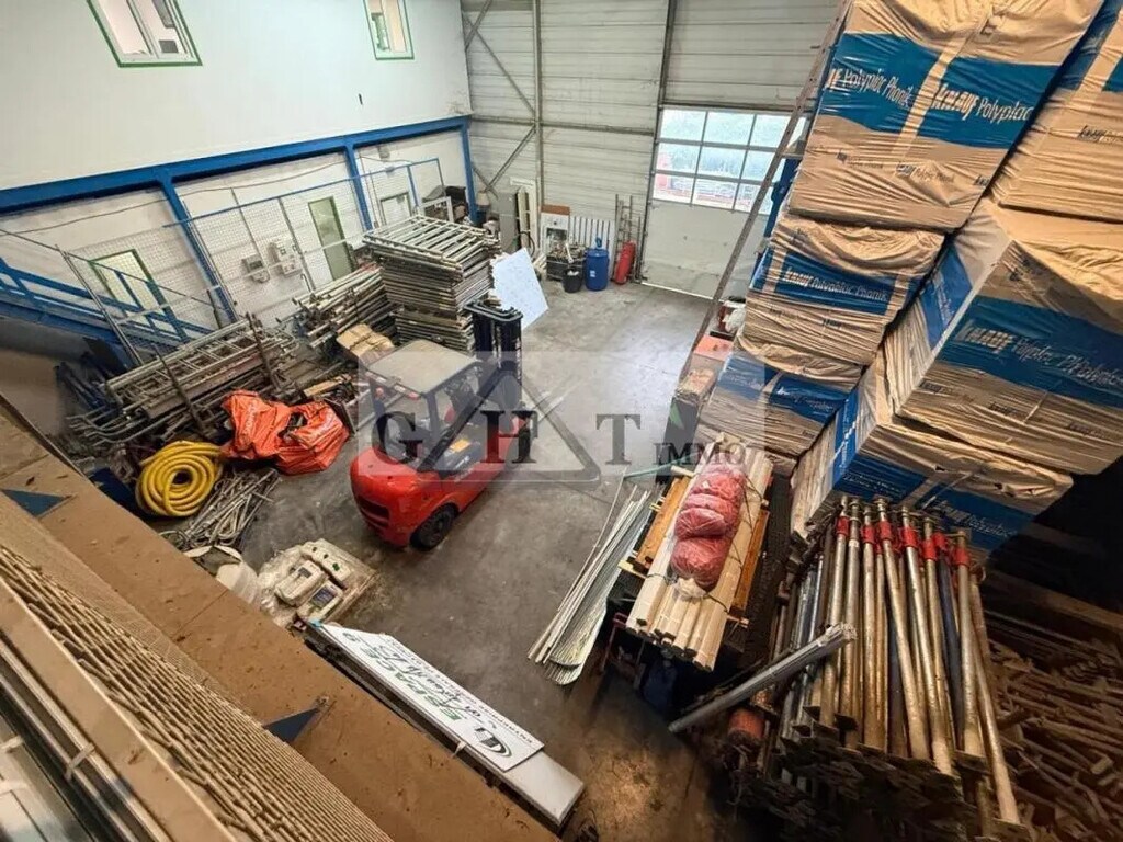 Location Entrepôt 432 m² - Photo 1
