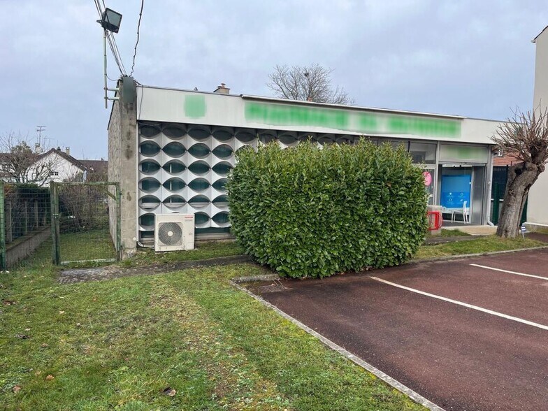 Office in Osny for sale - Building Photo - Image 3 of 10