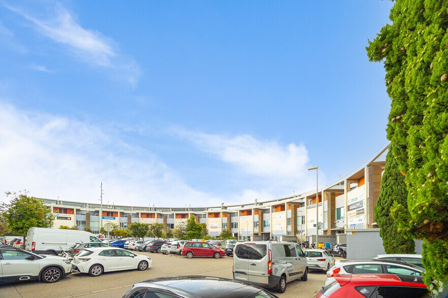 Industrial in Badalona, Barcelona for sale - Building Photo - Image 2 of 3