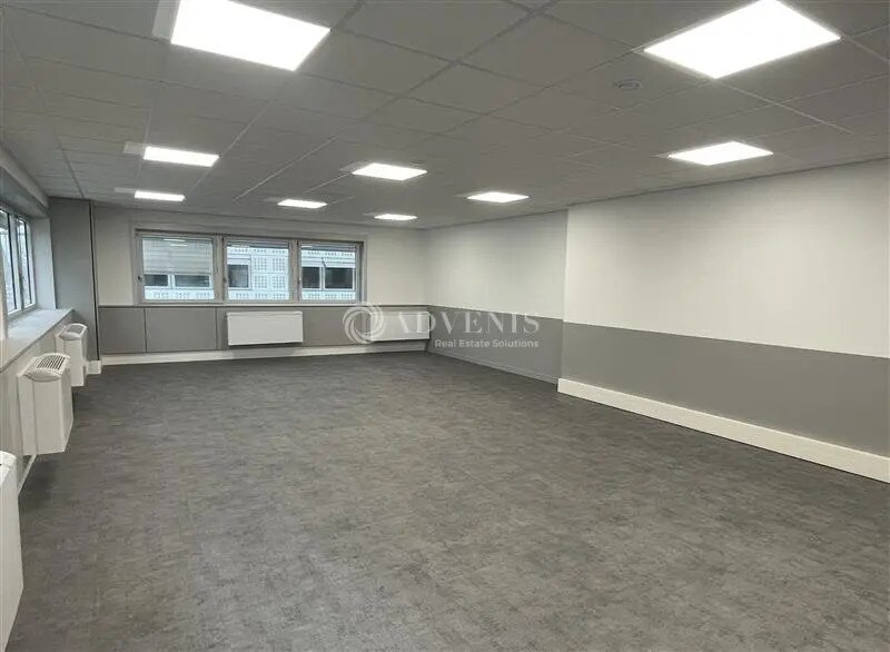 Office in Tremblay-en-France to rent - Interior Photo - Image 2 of 5