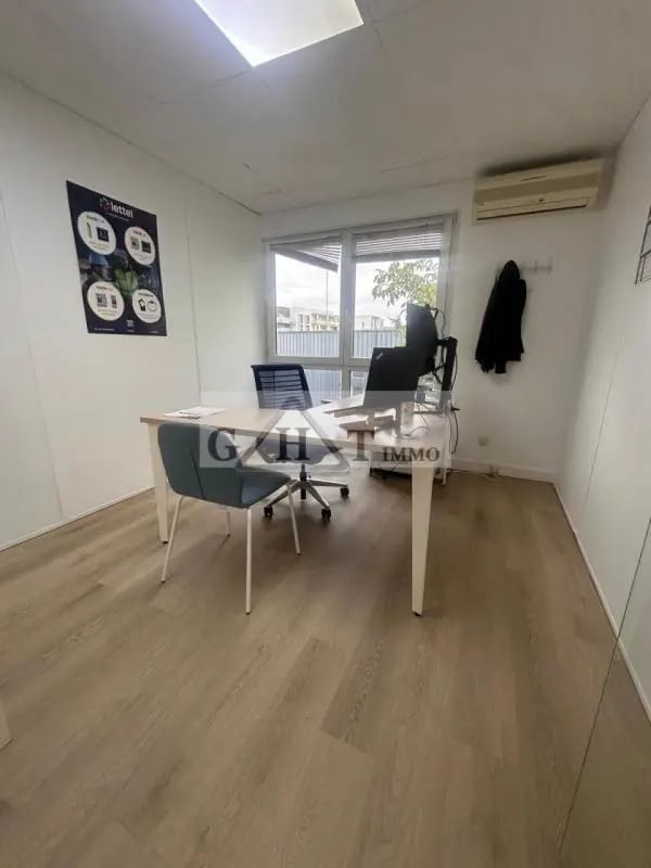 Location Bureaux 260 m² - Photo 1