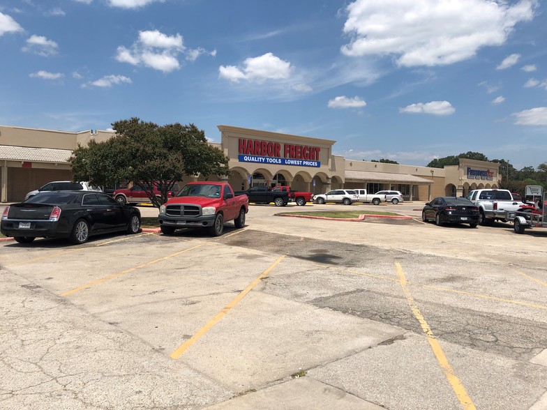 1400-1418 W Moore Ave, Terrell, TX for rent - Building Photo - Image 1 of 6