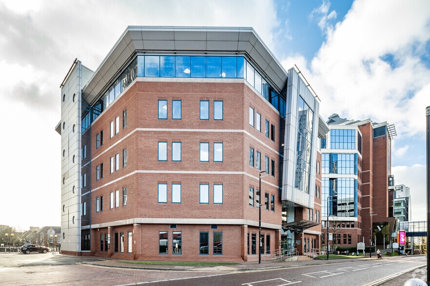 200-220 The Quays, Salford for sale - Primary Photo - Image 1 of 1