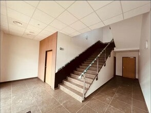 Light Industrial in Saint-Priest to rent Interior Photo- Image 2 of 4