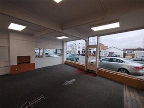 812 London Rd, Leigh-On-Sea for sale Interior Photo- Image 1 of 4