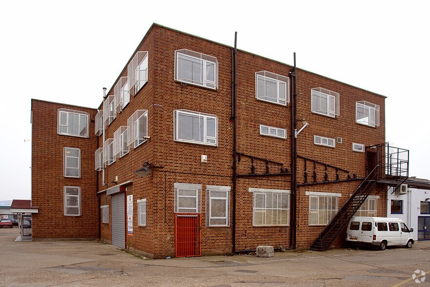 Fenlake Rd, Bedford for sale - Primary Photo - Image 1 of 1