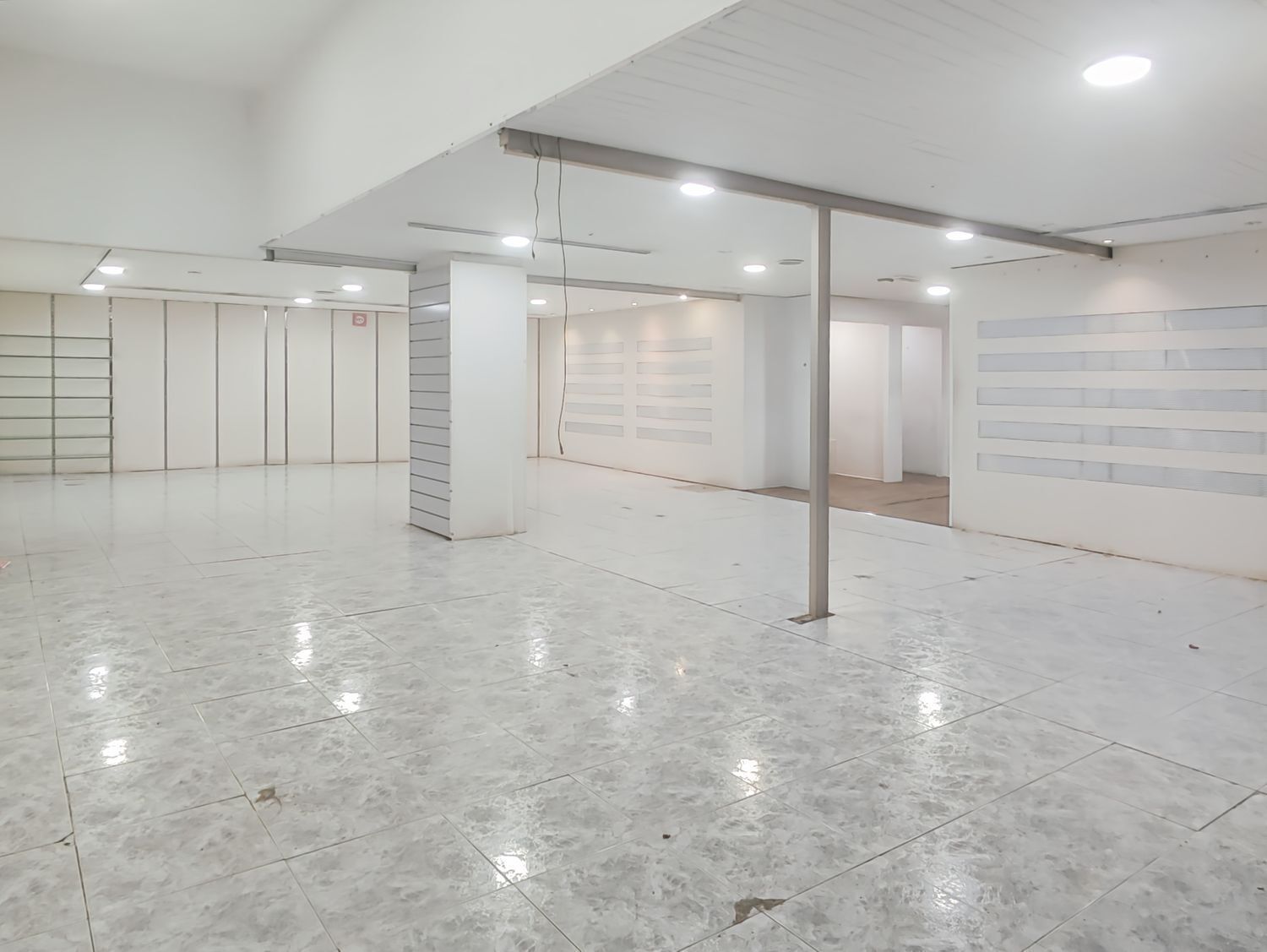 Retail in A Coruña, La Coruna to rent Interior Photo- Image 1 of 21