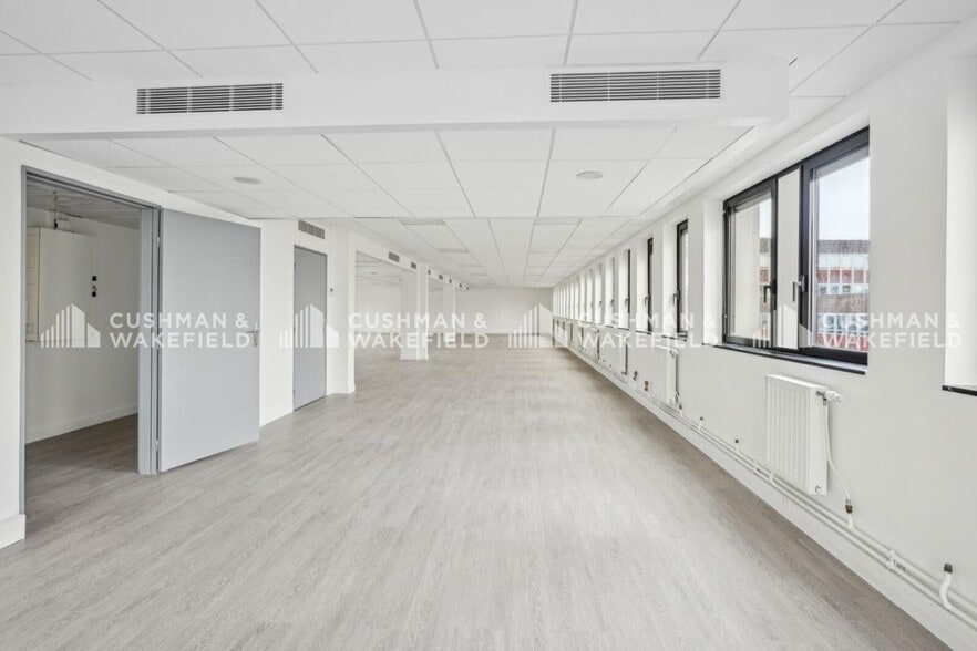100 Rue Martre, Clichy to rent - Interior Photo - Image 2 of 12