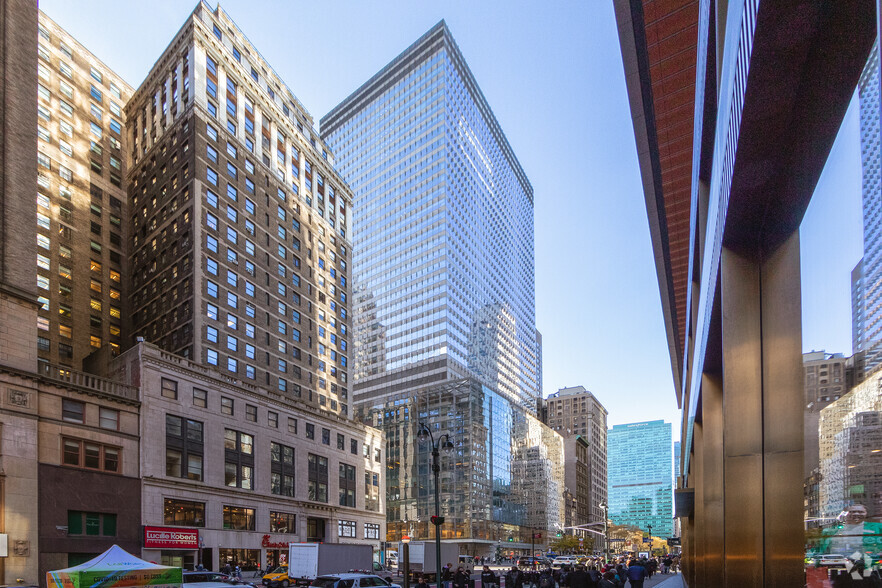 300 Madison Ave, New York, NY for sale - Building Photo - Image 1 of 1