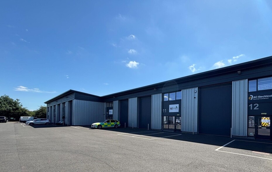 Barrington Way, Darlington to rent - Building Photo - Image 2 of 3
