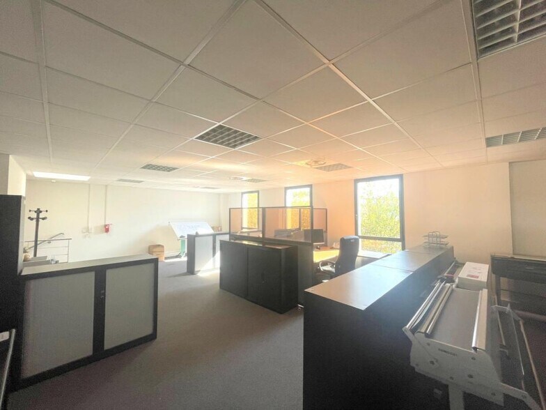 Office in Croissy-sur-Seine to rent - Interior Photo - Image 3 of 9