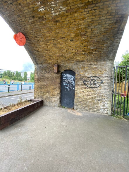 80-90 Millwall Park Arches, London to rent - Primary Photo - Image 2 of 6