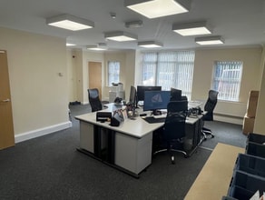 Wareham Rd, Lytchett Matravers to rent Interior Photo- Image 2 of 2