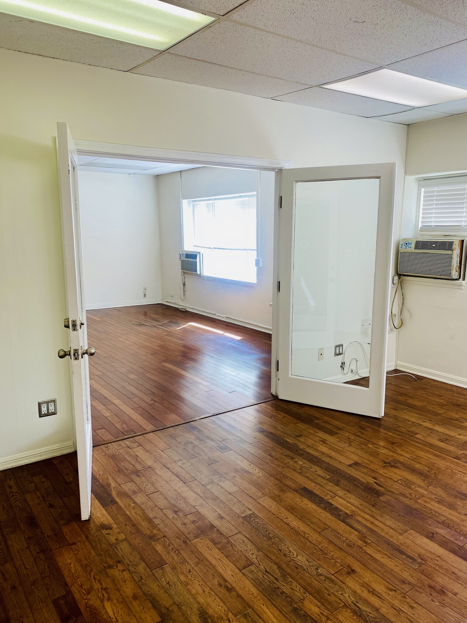 8228 W Sunset Blvd, Los Angeles, CA to rent Interior Photo- Image 1 of 3