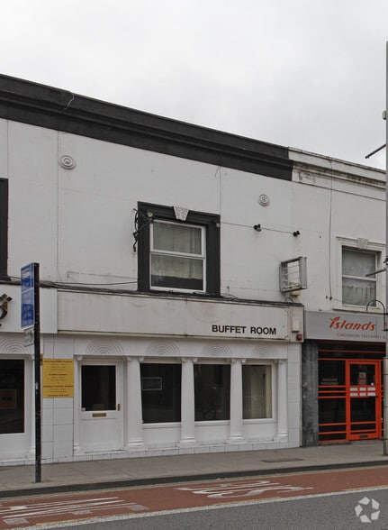 131 Uxbridge Rd, London to rent - Primary Photo - Image 1 of 2
