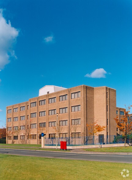 1 North Ave, Clydebank for rent - Building Photo - Image 2 of 13