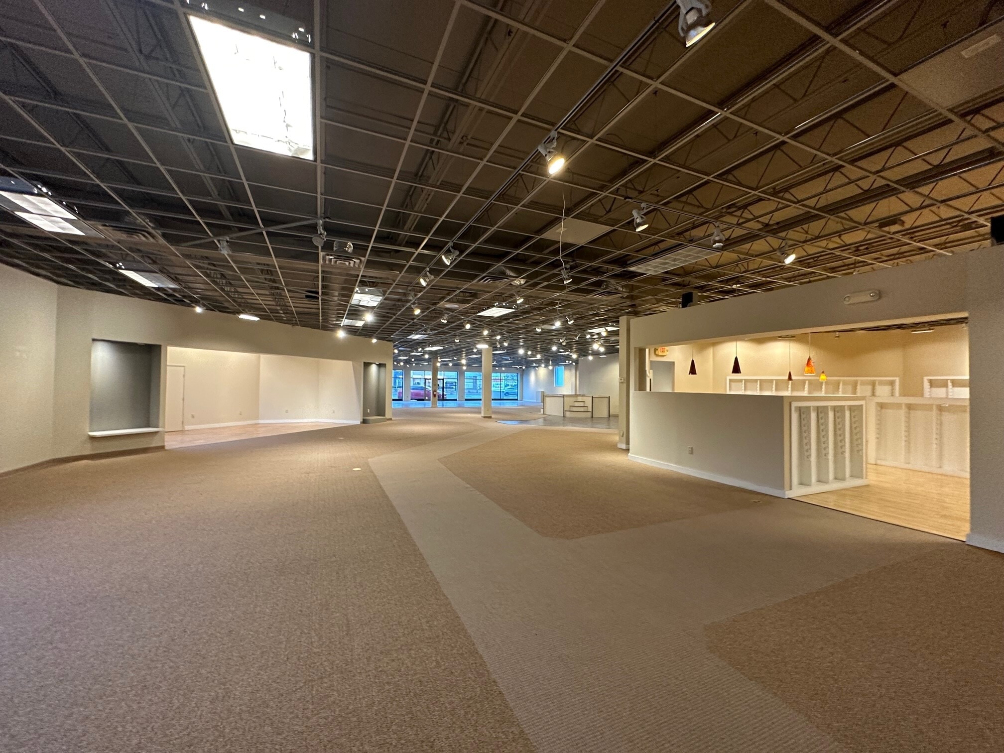 220 Broadhollow Rd, Farmingdale, NY to rent Interior Photo- Image 1 of 5