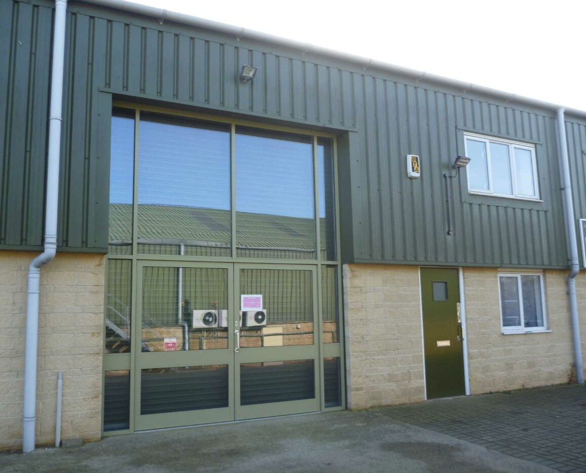 2 Draycott Road, Moreton In Marsh for sale Primary Photo- Image 1 of 3