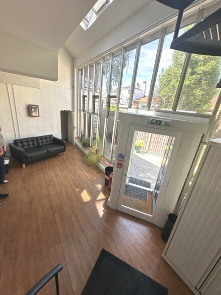 34A High St, Thames Ditton for sale - Interior Photo - Image 2 of 10