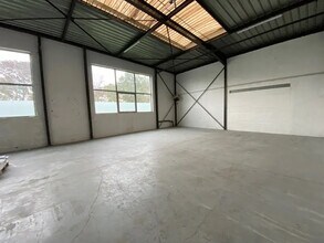 Light Industrial in Saint-Ouen-l'Aumône to rent Interior Photo- Image 2 of 6