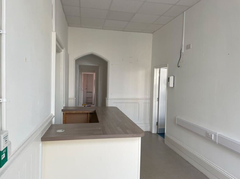 11 Huntspill Rd, Taunton to rent - Building Photo - Image 3 of 6