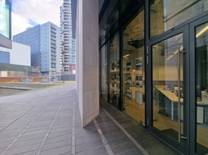 261B Ubit B, London to rent Building Photo- Image 1 of 6