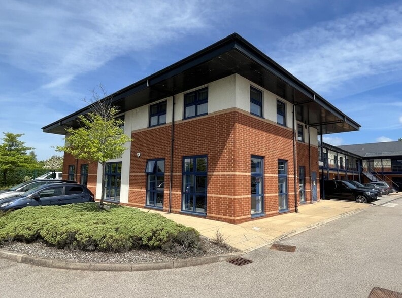 Colliery Ln, Manchester to rent - Building Photo - Image 2 of 4