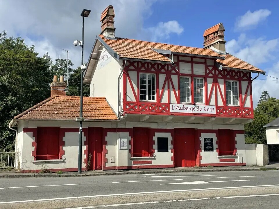 Retail in Orvault for sale Building Photo- Image 1 of 8