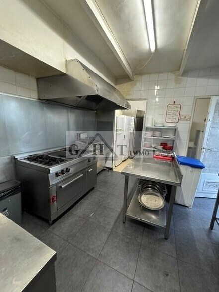 Retail in Charenton-le-Pont to rent - Interior Photo - Image 3 of 3