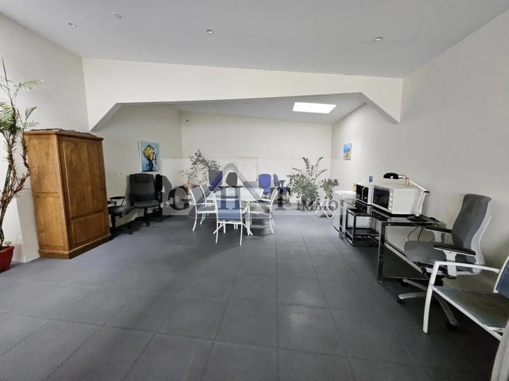 Vente Entrepôt 2 352 m² - Photo 1