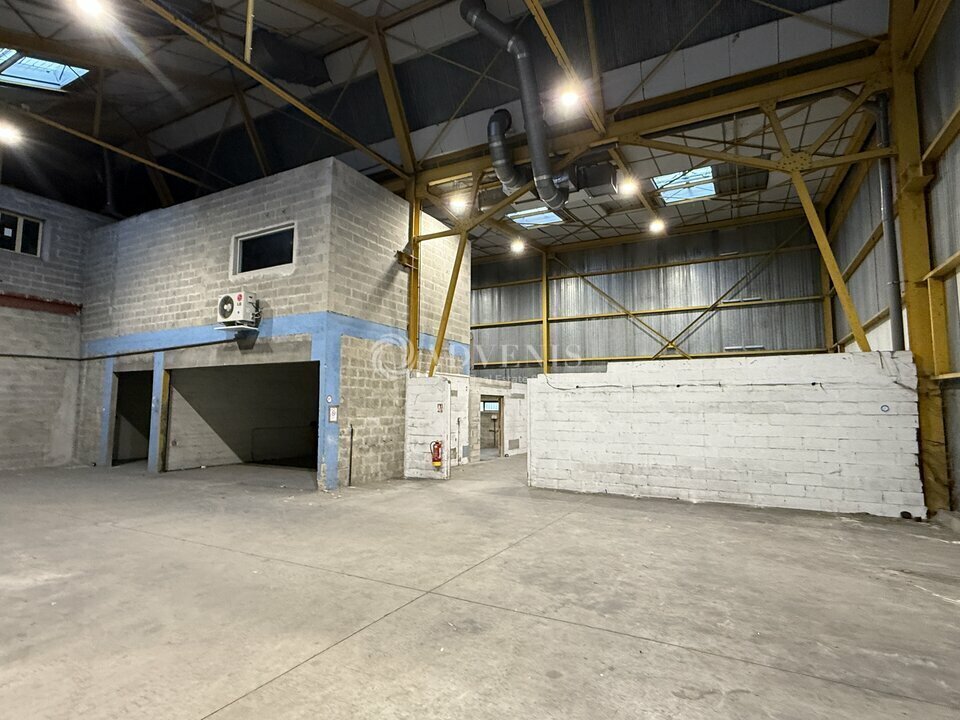 Light Industrial in Noisiel to rent Interior Photo- Image 1 of 13