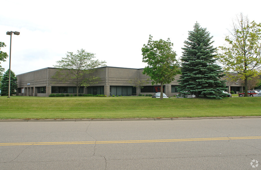 5885 149th St W, Apple Valley, MN for rent - Building Photo - Image 3 of 4