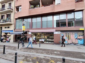 Retail in Barcelona, Barcelona to rent Building Photo- Image 1 of 18