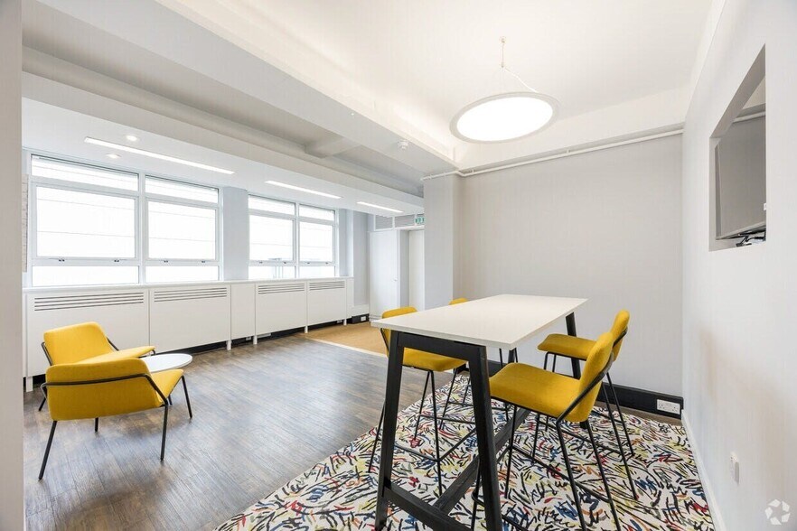 11 Hills Pl, London to rent - Building Photo - Image 2 of 12