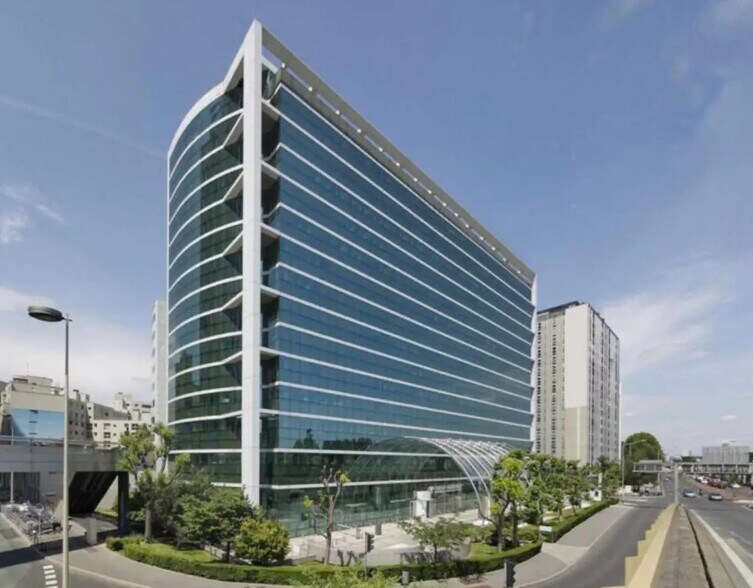 9 Quai Du Président Paul Doumer, Courbevoie to rent - Building Photo - Image 1 of 15