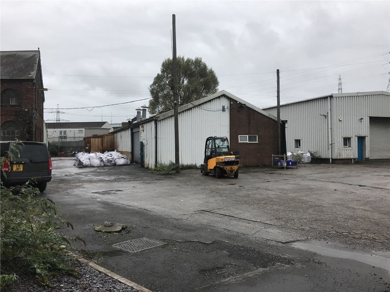 Units 10-12 Regent St, Neath to rent - Building Photo - Image 3 of 4
