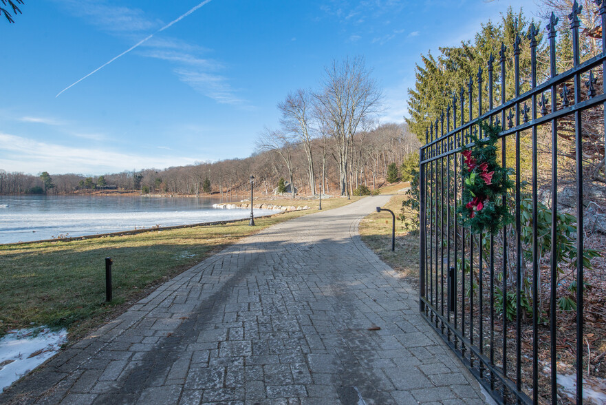 1 Brook Valley Ter, Kinnelon, NJ for sale - Building Photo - Image 3 of 19