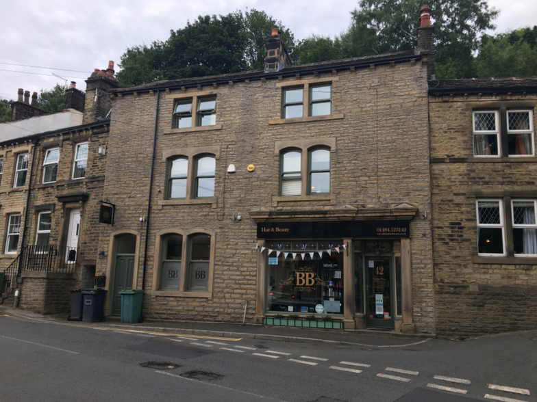 42 Station Rd, Holmfirth for sale - Primary Photo - Image 1 of 1