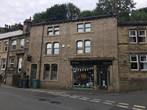 42 Station Rd, Holmfirth for sale Primary Photo- Image 1 of 2