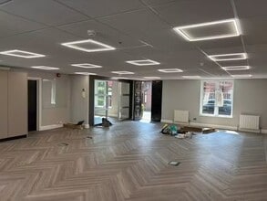 High St, Ascot to rent Interior Photo- Image 2 of 3
