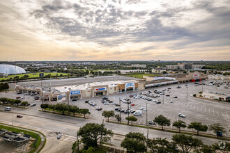 8100-8236 Kirby Dr, Houston, TX for rent Building Photo- Image 1 of 13