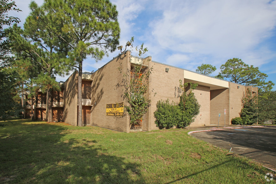 5909 England St, Houston, TX for sale - Building Photo - Image 1 of 4